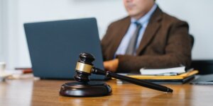 Connecticut–based Healthcare Administration Platform Faces Lawsuit for Alleged Unpaid Pre– and Post–Shift Activities