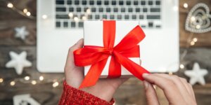 Maximizing Business Success During the Holiday Season: The Power of Email Marketing and Gift Promotion Strategies