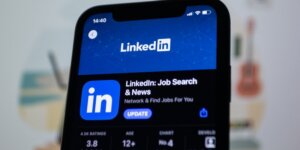 LinkedIn’s New Incentives for Contributing to Collaborative Articles: Boosting Visibility and Network Growth