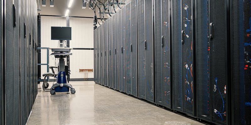 German Bank Hausbank München Partners with Kyndryl for a Seamless Data Center Relocation