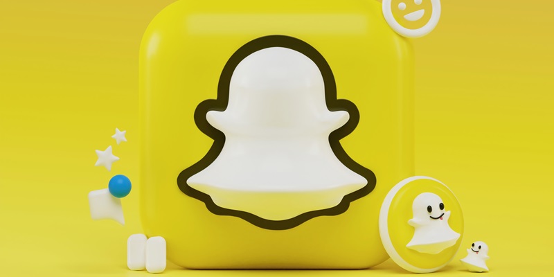 Revolutionizing Multimedia Messaging: The AI-Powered Advancements of Snapchat+ and Its Impact on User Experience