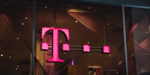 Pioneering Wireless Transmission: T-Mobile’s Historic Six-Carrier Aggregation Call on 5G Network