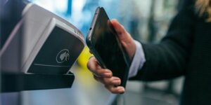 Optimizing Business Success: The Strategic Role of Mobile Payments in the Digital Economy