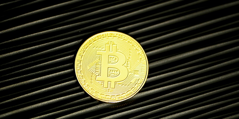 Bitcoin Miners Cut Reserves Ahead of Looming Halving Event