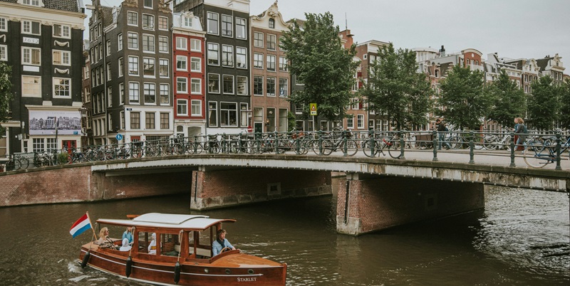 Netherlands Embraces Blockchain Innovation: Driving Efficiency and Sustainability in Multiple Sectors