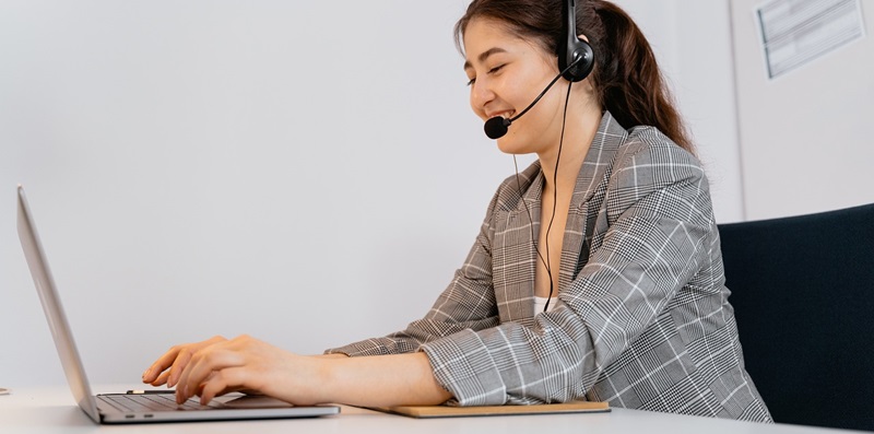 How Is AI Revolutionizing Customer Service in Contact Centers?