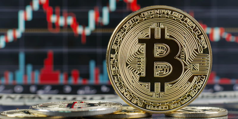 Crypto Market Wavers as Bitcoin ETF Interest Fades