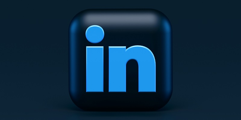 How to Balance LinkedIn and Email Newsletters in B2B Marketing?