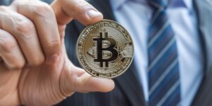 Altcoin Market Struggles as Bitcoin Dominance Remains Strong in Turbulent Times