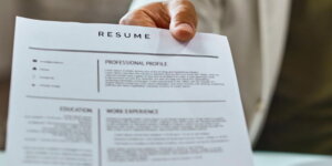 Creating Effective Résumés for Navigating Applicant Tracking Systems