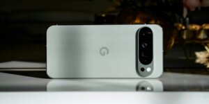 Can Google AI Effectively Review the Pixel 9 Pro XL Smartphone?