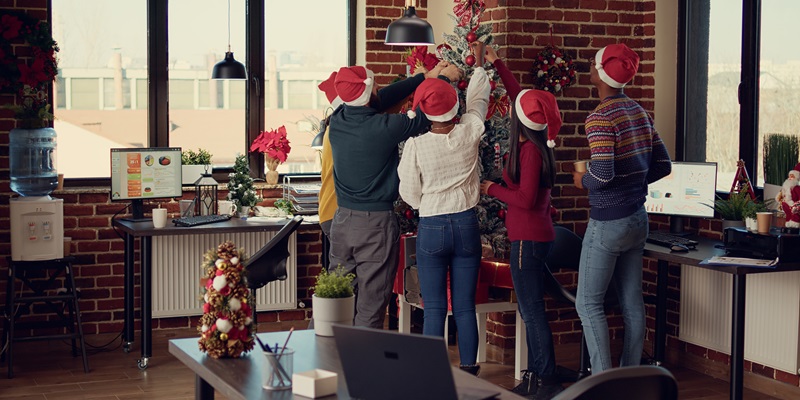 Boosting Holiday Spirits: The Importance of Employee Recognition