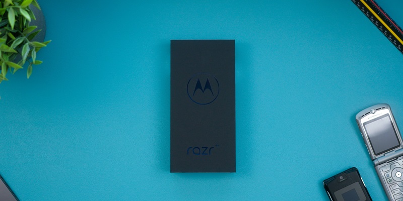 Motorola Unveils Limited Edition Phones in Pantone’s 2025 Color Mocha Mousse