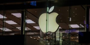 Apple Faces Regulatory Challenges in China’s Favoritism Toward Local AI