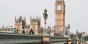 Growing Trust in AI: UK Insurers Navigate Consumer Concerns