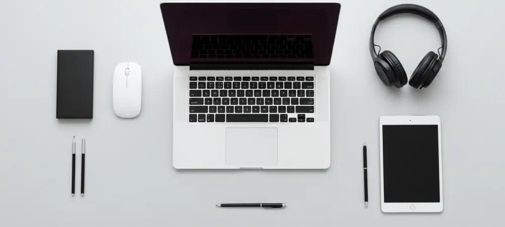 Surface Laptop Ultra vs. Apple M5 Pro: A Comparative Analysis